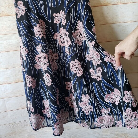 Dress The Population Saige Tie Shoulder Floral Embroidered Lace Strappy Dress - Picture 5 of 12